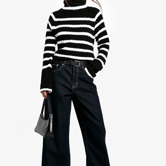 NWOT  BOOHOO sweater - Picture 3 of 3